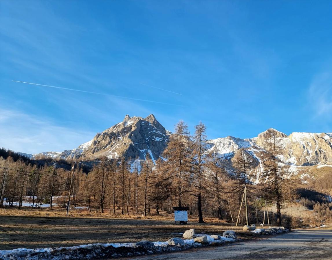 فندق Auberge Des Aiguilles Entraunes المظهر الخارجي الصورة